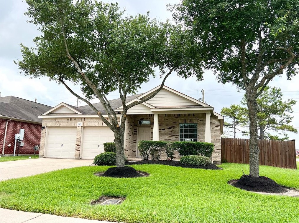 3209 Lone Trail Dr, Texas City, TX 77591-7032