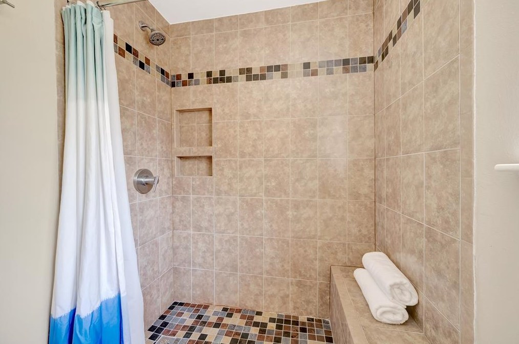 16335 Havenhurst Dr, Houston TX  77059-5306 exterior