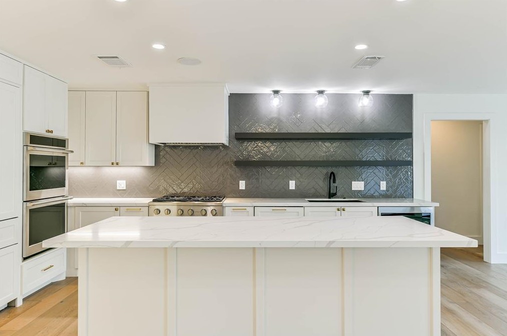 18502 Upper Bay Rd, Houston TX  77058-4230 exterior