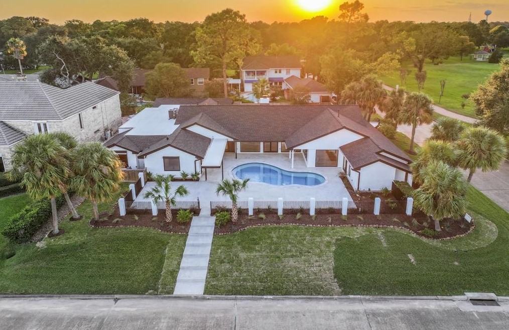 18502 Upper Bay Rd, Houston, TX 77058-4230