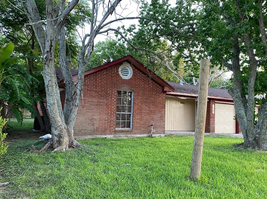 1809 W 8th St, Jones Creek, TX 77541