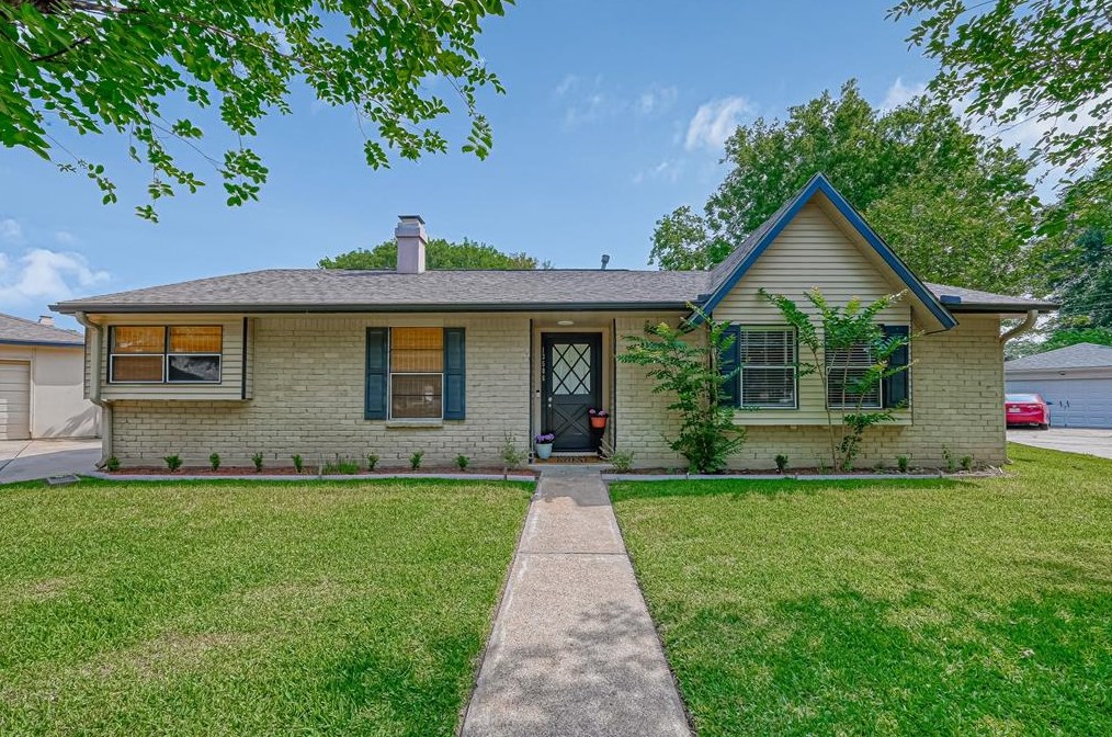 13506 Sherwood St, Sugar Land, TX 77498