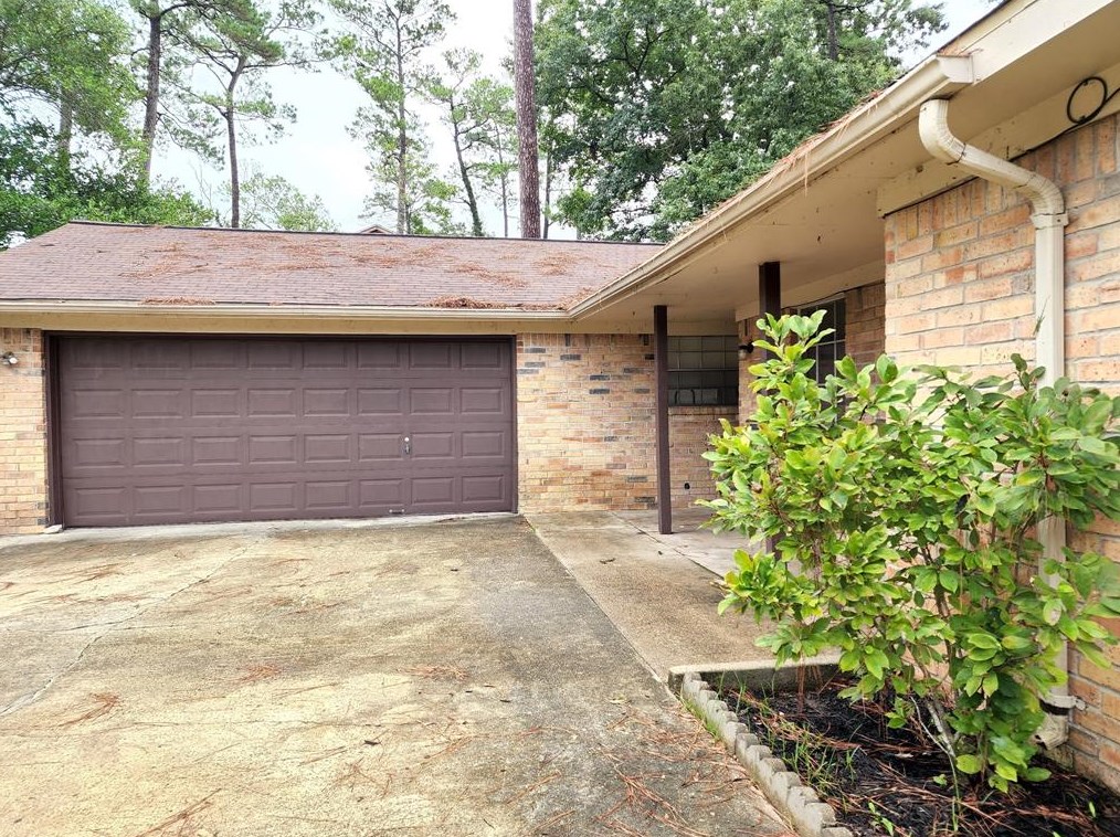2110 Surry Oaks Dr, Roman Forest, TX 77357