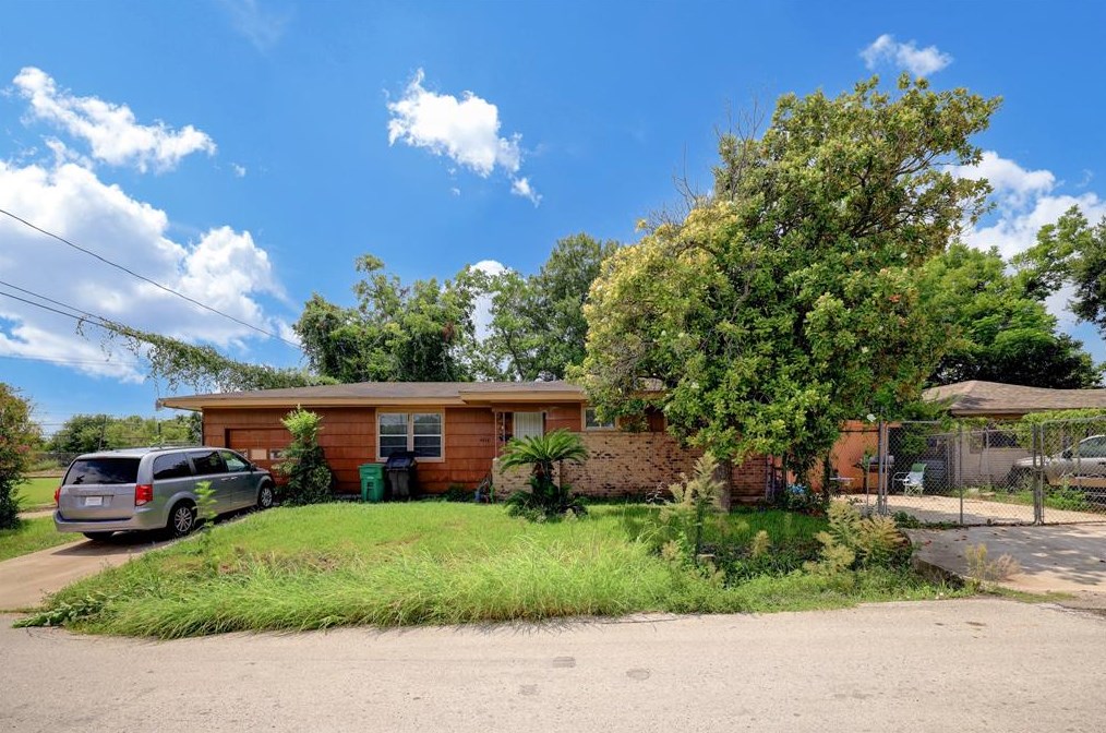 4438 Wylie, Houston TX  77026-5226 exterior