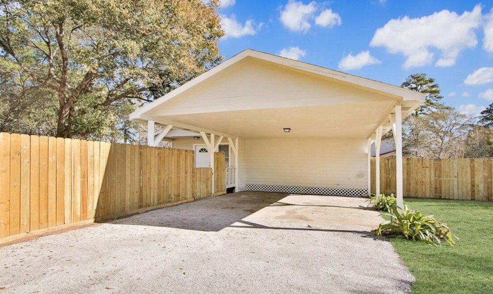 27814 Red Fox Rd, Tomball, TX 77377