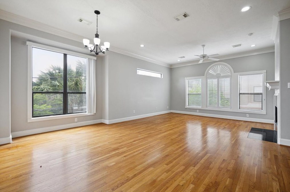 2421 Dorrington St, Houston, TX 77030-1971