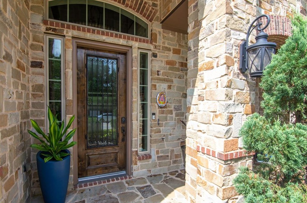 11 Canoe Bend Dr, Spring TX  77389-5091 exterior