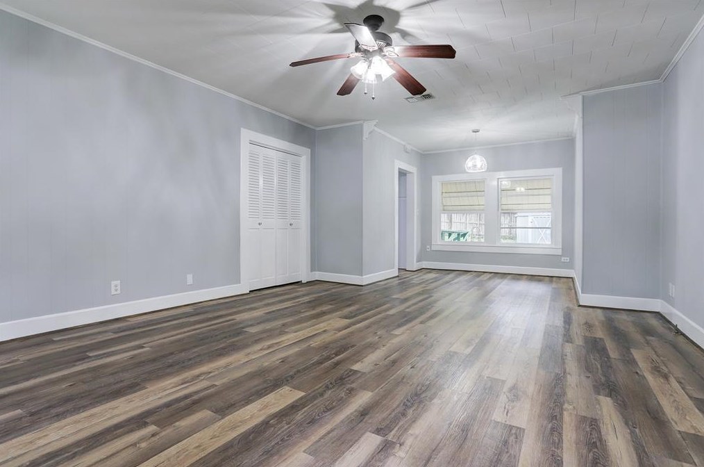 213 S Holland St, Bellvue, TX 77418