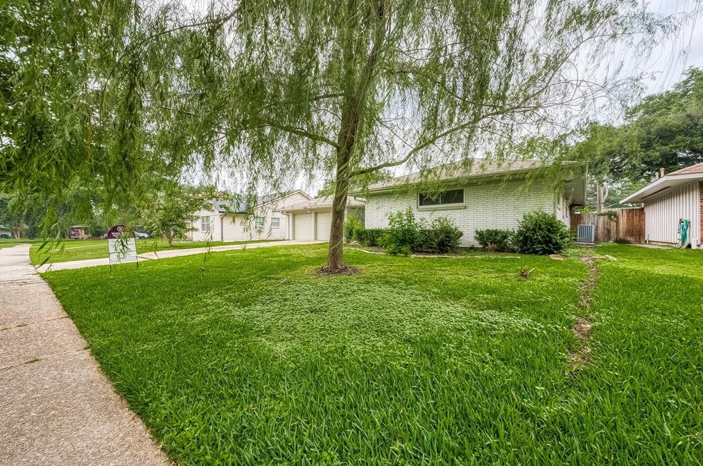 5110 Creekbend Dr, Houston, TX 77035-3143