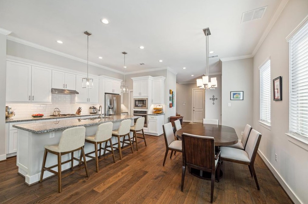 1716 Ridgewood St, Houston, TX 77006-1036