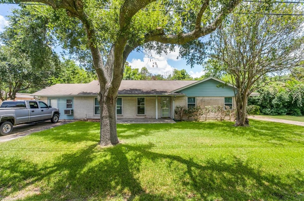 12018 11th St, Santa Fe, TX 77510