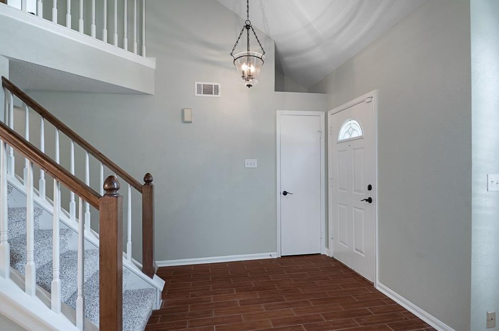 19 Village Knoll Pl, Spring TX  77381-4419 exterior