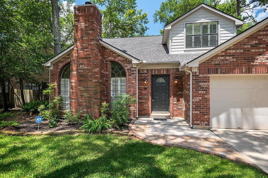 19 Village Knoll Pl, Spring TX  77381-4419 exterior