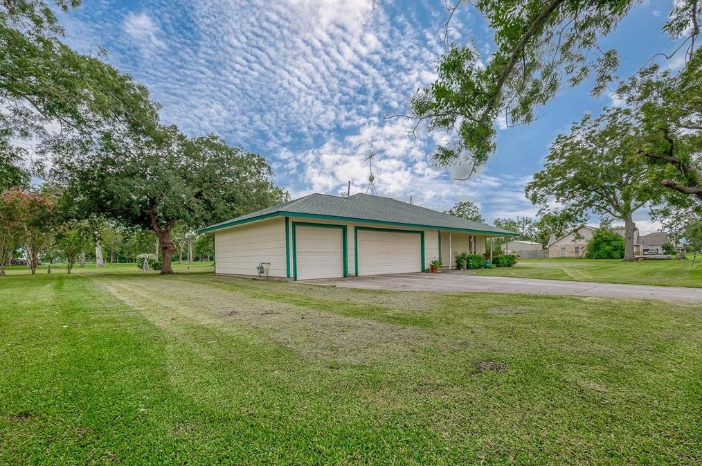 2054 Newgulf Dr, Iago, TX 77420