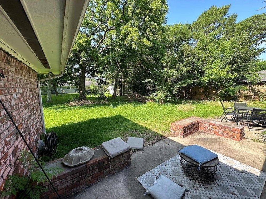 707 Fleetwood St, Baytown, TX 77520-2520