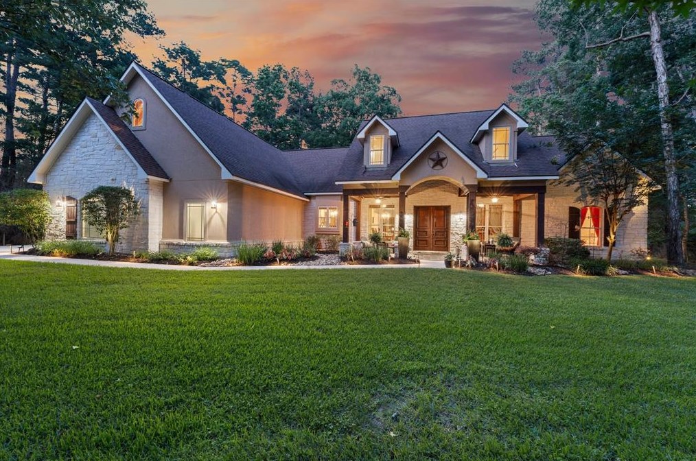 28 Lake Forest Dr, Conroe, TX 77384-3152