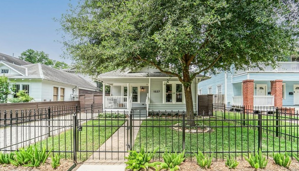 1537 Ashland St, Houston, TX 77008-4131