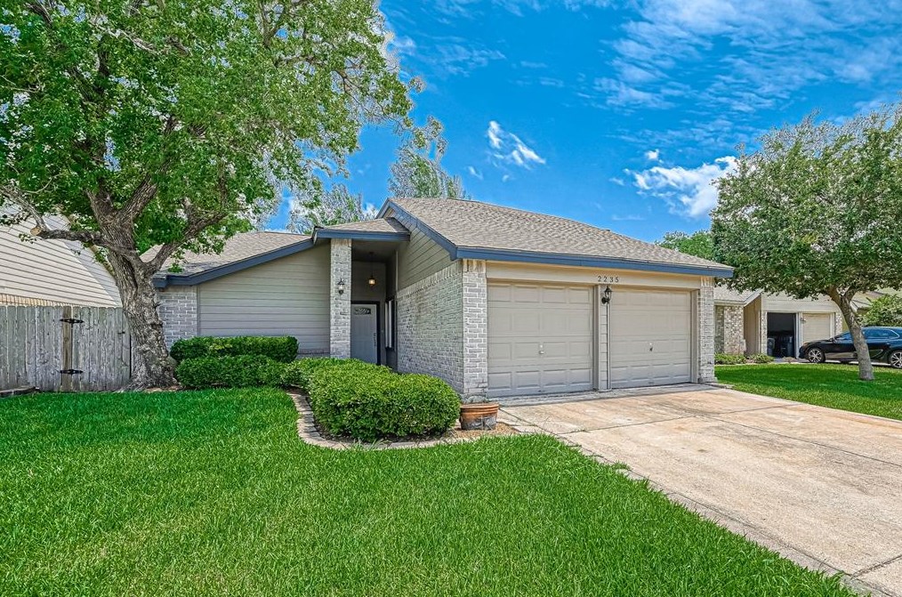 2235 Sentinal Oaks St, Sugar Land, TX 77478