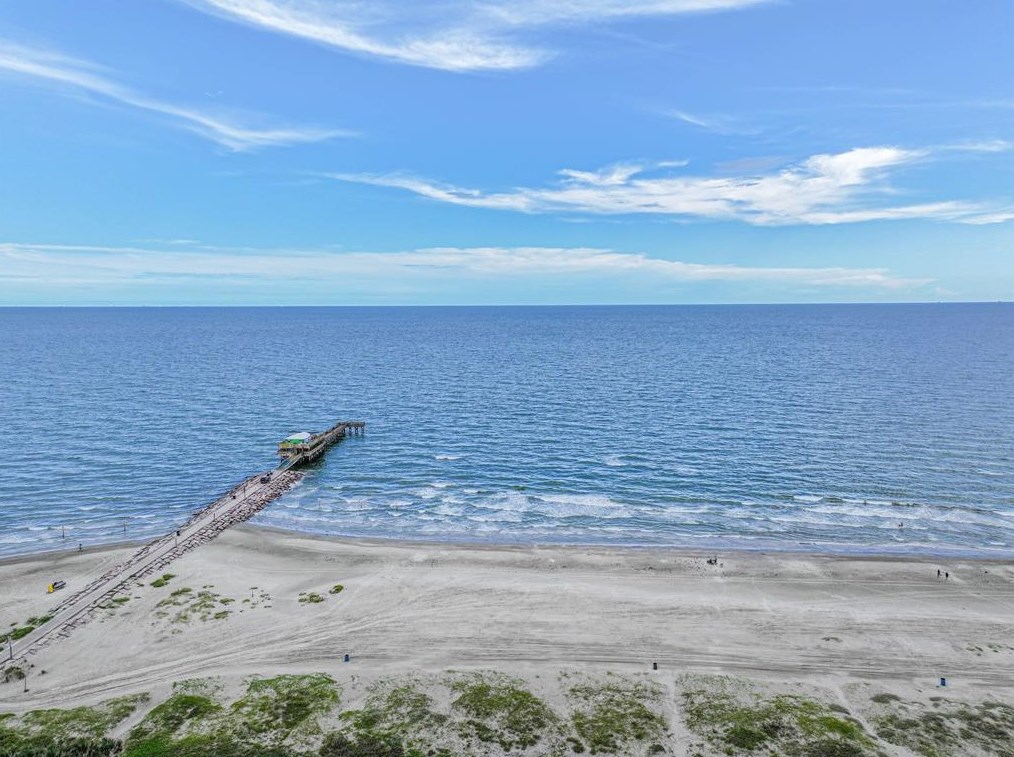 6102 Seawall Blvd, Galveston TX  77551-2031 exterior