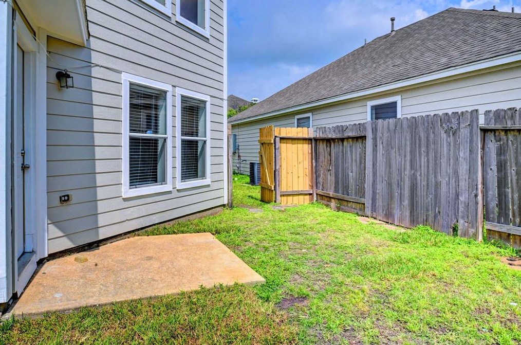 11708 Logan Rdg Dr, Houston TX  77072-5673 exterior