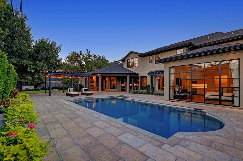 209 Bryn Mawr Cir, Houston TX  exterior