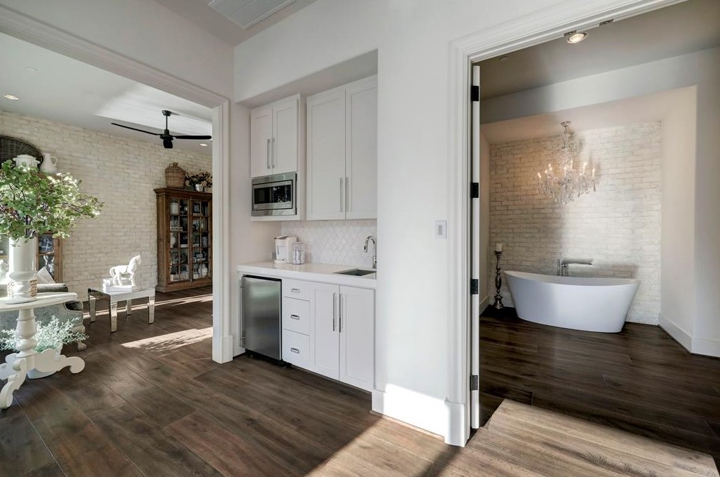 209 Bryn Mawr Cir, Houston TX  exterior