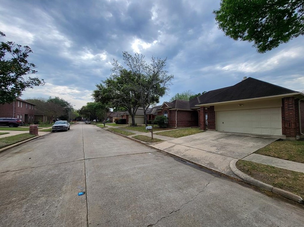 16027 Silver Valley Dr, Houston TX  77084-2960 exterior