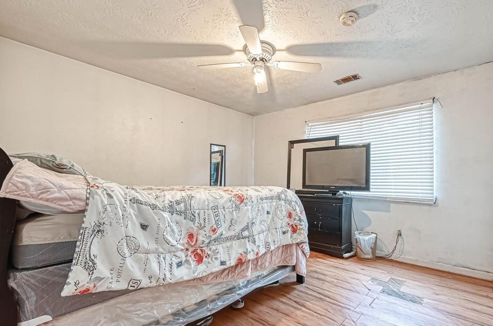 17307 Ponderosa Pne Dr, Houston TX  77090-2057 exterior