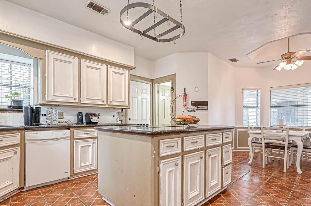 17307 Ponderosa Pne Dr, Houston TX  77090-2057 exterior
