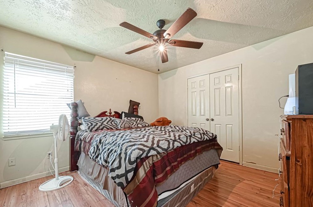 17307 Ponderosa Pne Dr, Houston TX  77090-2057 exterior