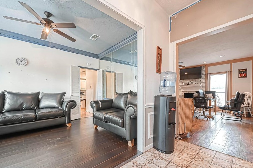 17307 Ponderosa Pne Dr, Houston TX  77090-2057 exterior
