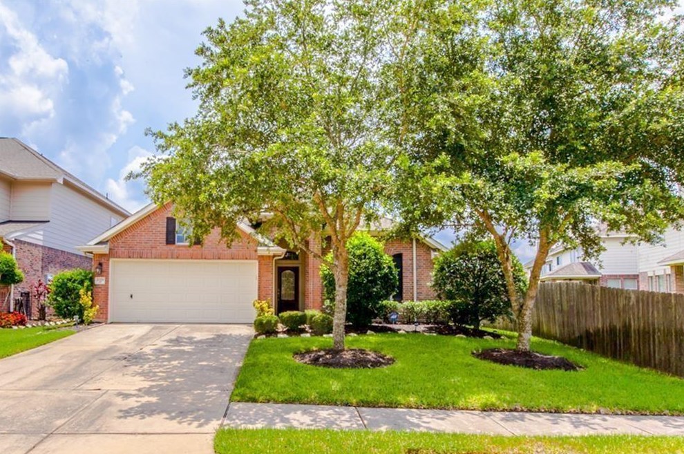 2029 Shore Breeze Dr, Pearland, TX 77584