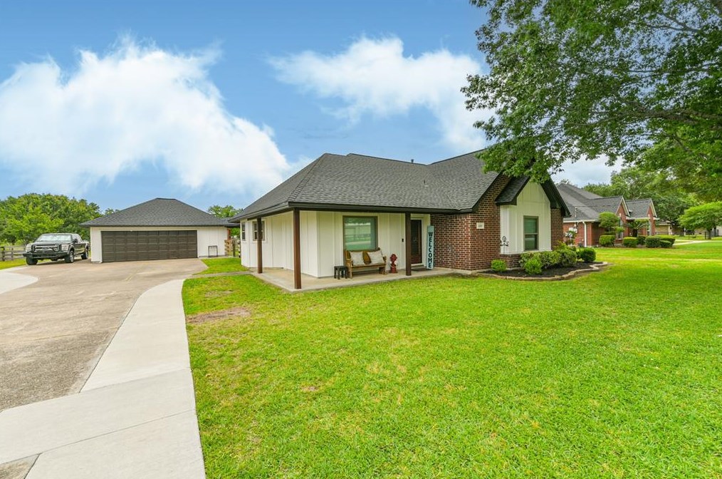 1217 Robinson Rd, Morgans Point, TX 77571-9580