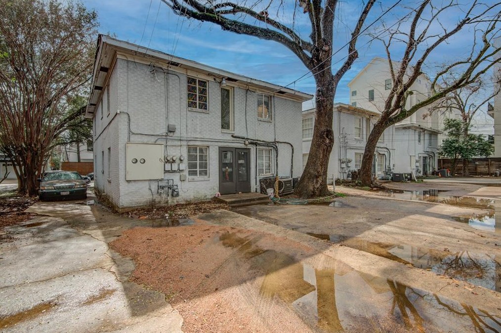 1824 Main St, Houston TX  77098-3547 exterior
