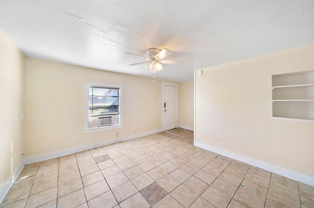 315 9th St N, Texas City, TX 77590