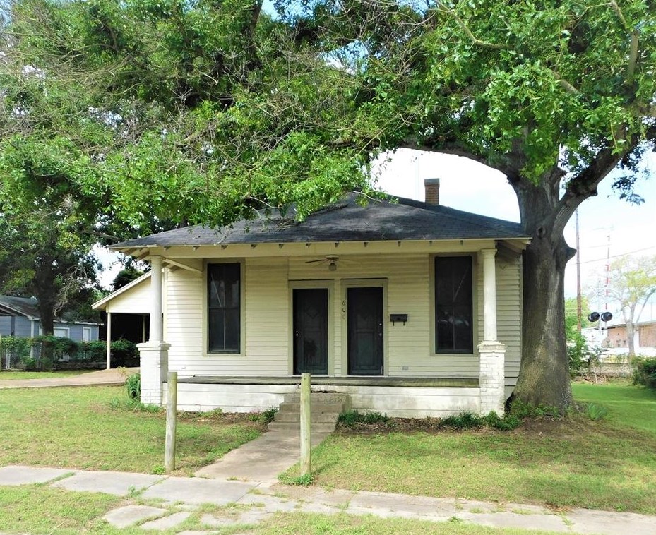 600 Day St, Brenham, TX 77833-4127
