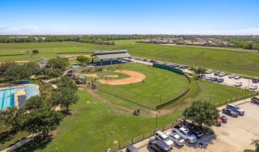 9111 Huckinston Ct, Spring, TX 77379