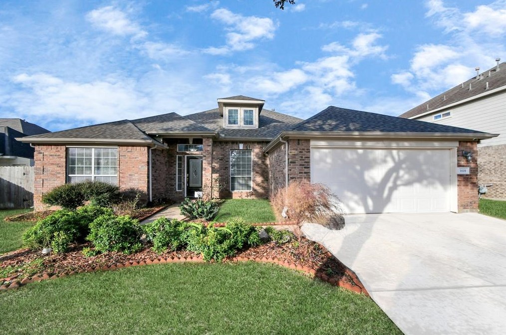 1610 Highland Glen Ln, Pearland, TX 77581