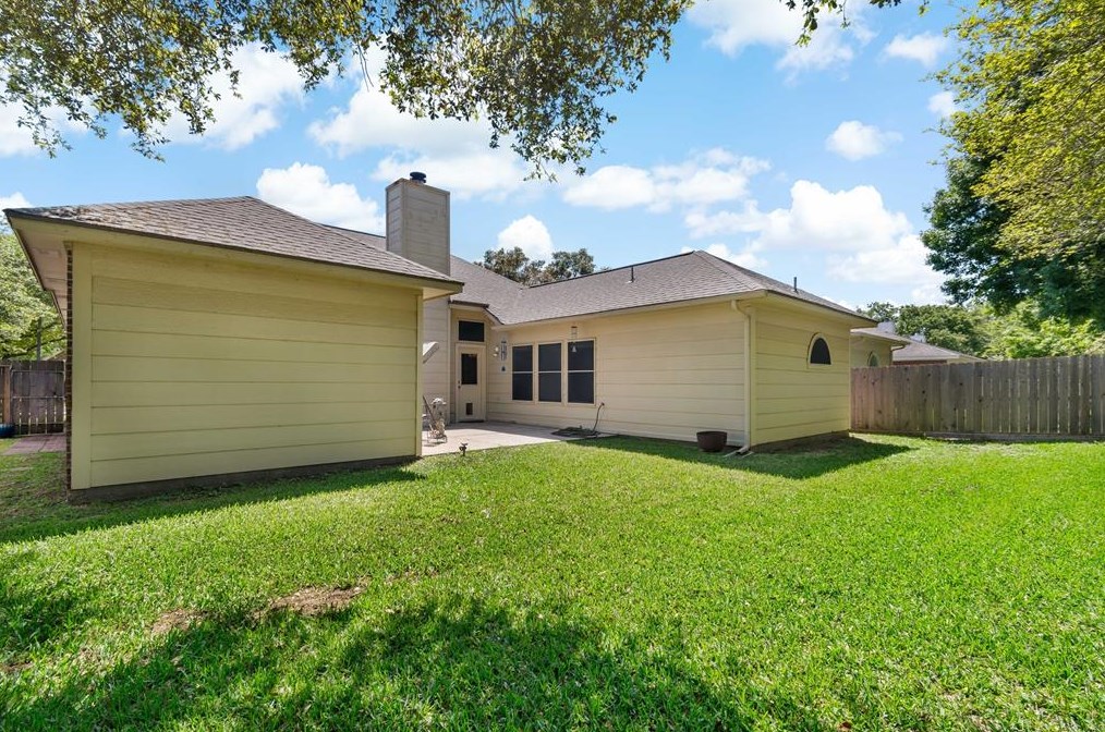 4515 Silverlake Dr, Sugar Land, TX 77479-5256
