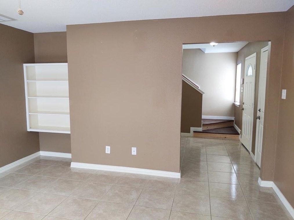 10802 Meadow Walk Ln, Houston TX  77067-3784 exterior