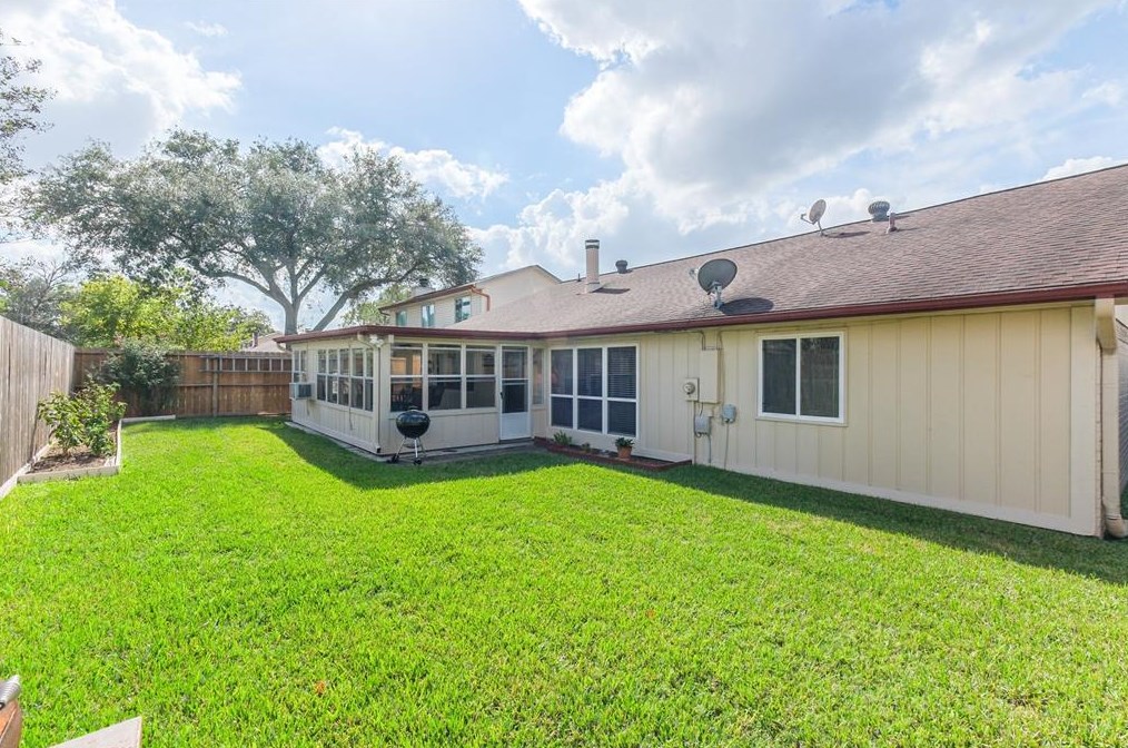 3719 Embarcadero Dr, Houston TX 77082-2905 exterior