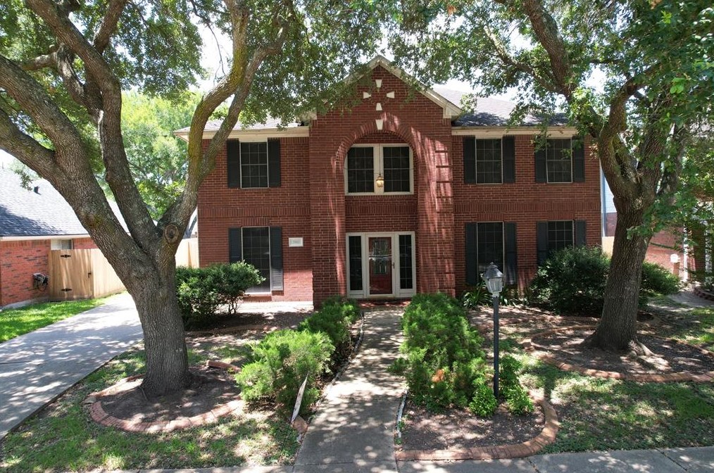 2810 White Oak Ln, Pearland, TX 77584