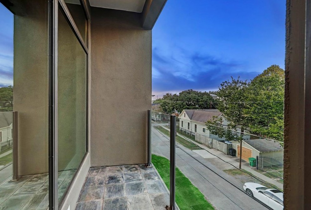 1411 Hickory St, Houston TX  77007-7733 exterior