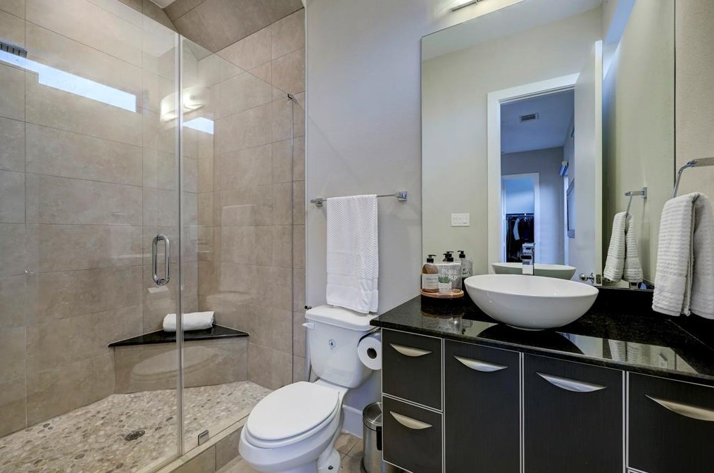 1411 Hickory St, Houston TX  77007-7733 exterior