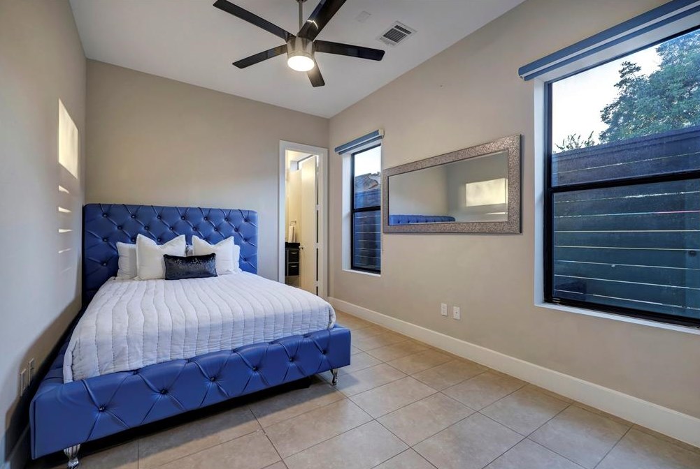 1411 Hickory St, Houston TX  77007-7733 exterior