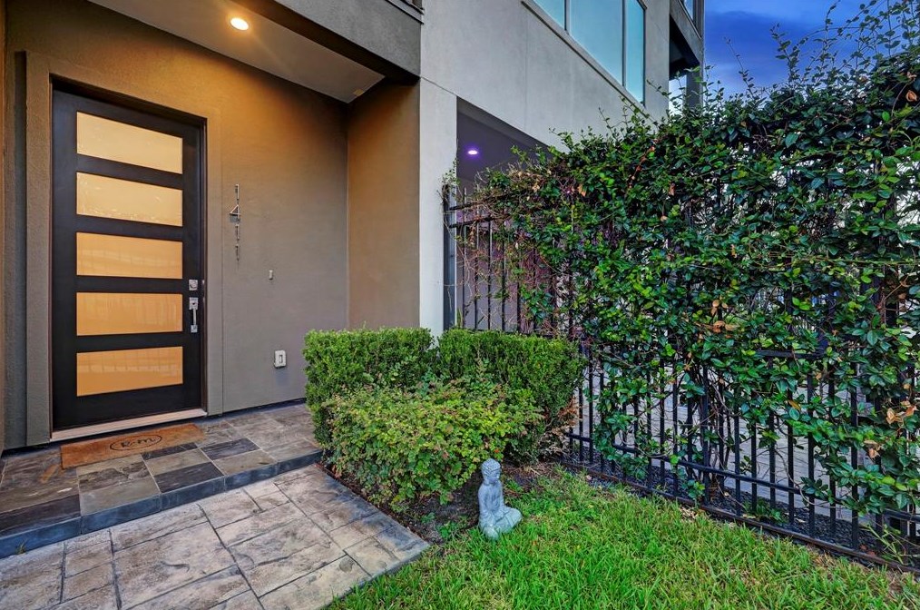 1411 Hickory St, Houston TX  77007-7733 exterior