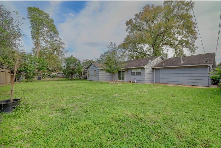 4734 Kingfisher Dr, Houston TX  77035-4920 exterior