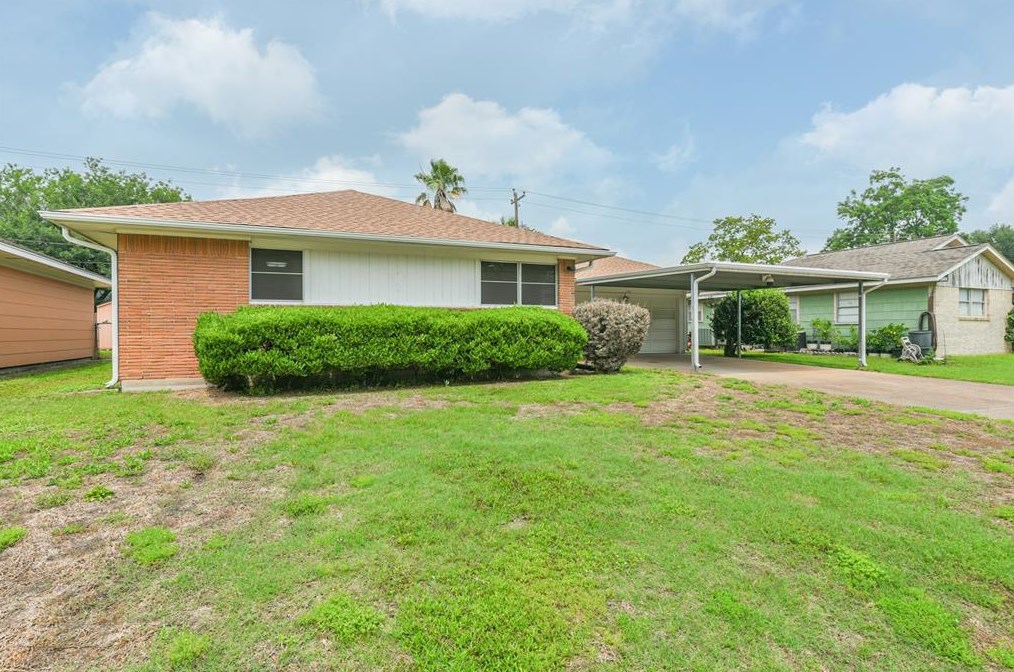706 Mark St, Deer Park, TX 77536-2819