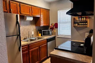 2501 Gulf Fwy, Dickinson, TX 77539 - Photo 1