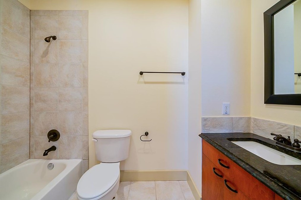 5624 Darling St, Houston TX  77007-1828 exterior